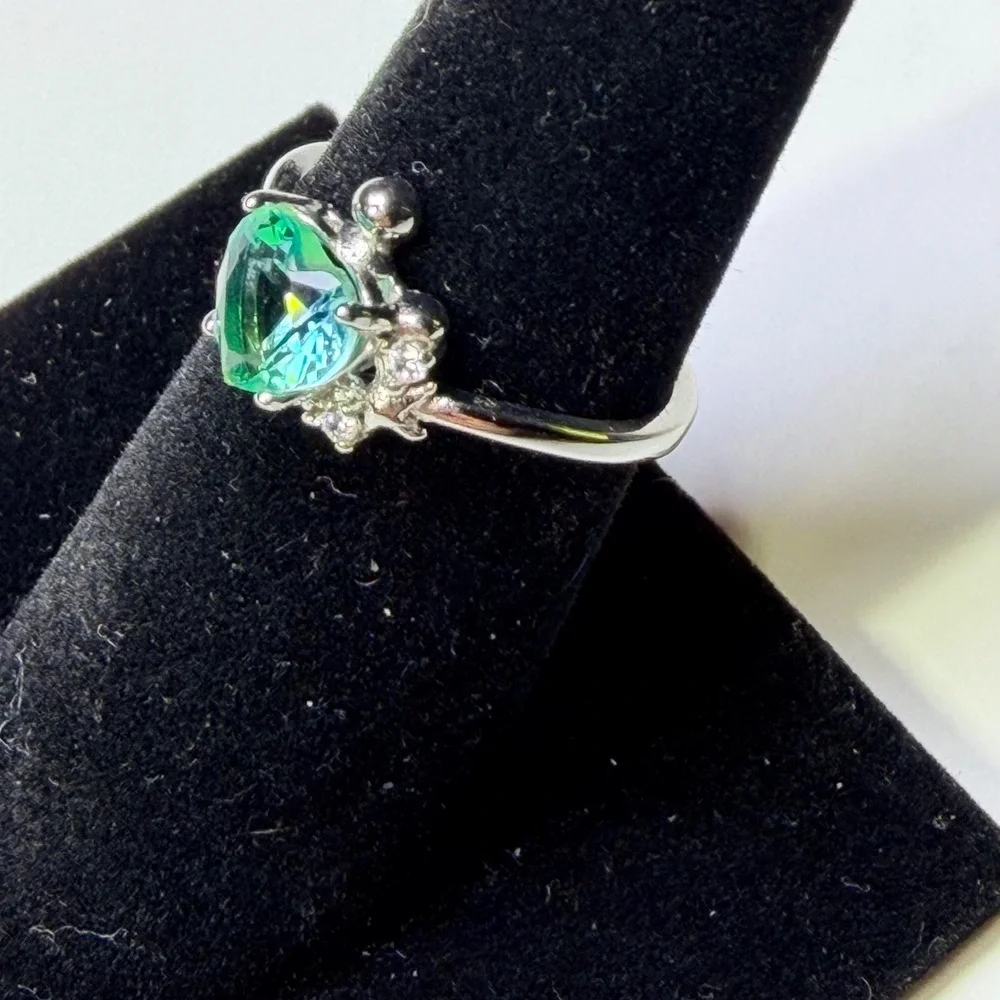 Fragrant Jewels Under the Sea‎ Heart Green Stone Silver Tone Ring Size 7
